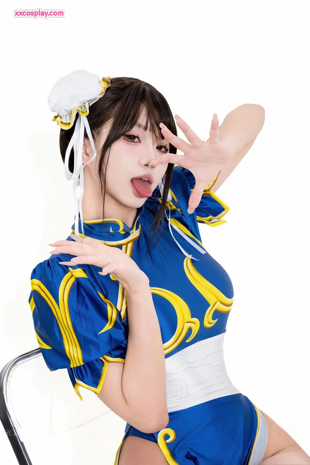 Qiqi Yao Guai Oh - Chun-Li Cosplay